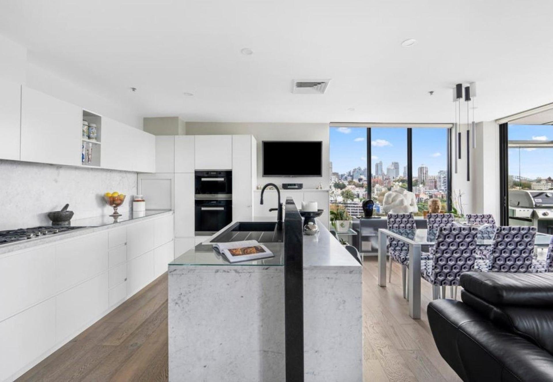 Jewel In The Bay Ih * Sydney